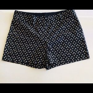ANN TAYLOR CITY Short DARK NAVY w/ white sailboats